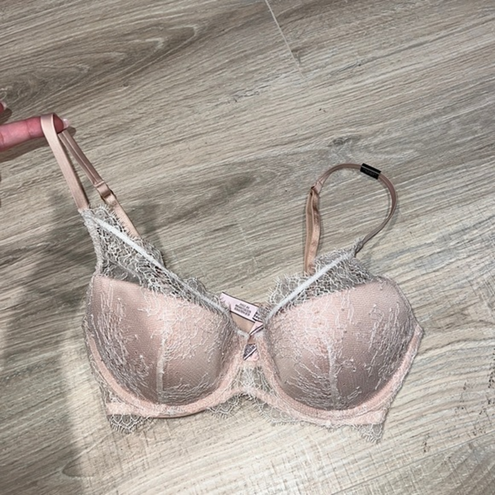 Victoria’s Secret dream Angels satin‎ lightly lined bra Lacey